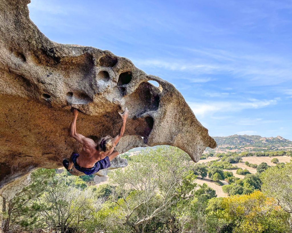 bouldering sardinia